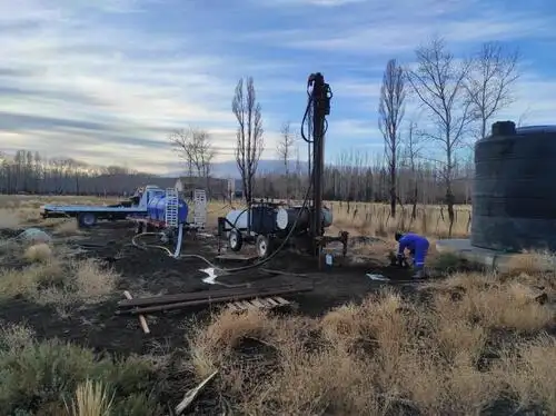 Cañería de gran diámetro (160mm) lista para entubar un pozo de agua destinado a bombas de alta potencia.