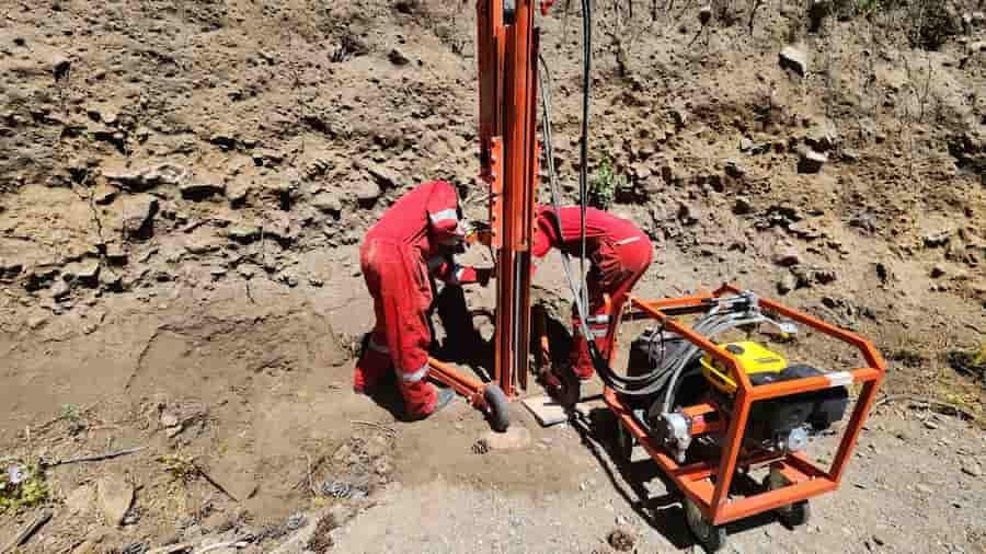 Ensayo SPT de geotecnia en campo Neuquén